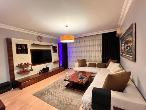Bakırkoy Apartment | Prime Location with Pet-Friendly Amenities and Breakfast