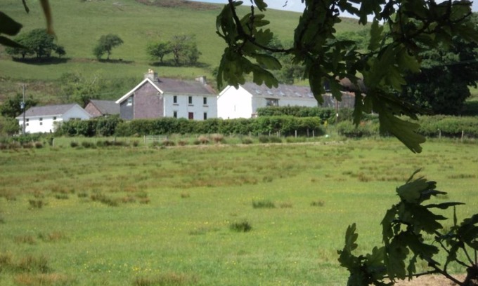 Llandovery House | Discover Merlin Cottages: Family-Friendly Retreat with Pool