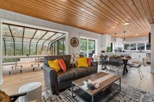 East Kootenay House | Family-Friendly Merlot Mountain with Ping Pong & RokuTV