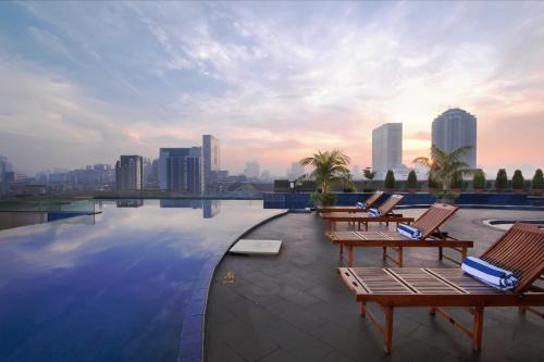 Gambir Hotel | Experience Merlynn Park Hotel: 5-Star Retreat with Ocean View