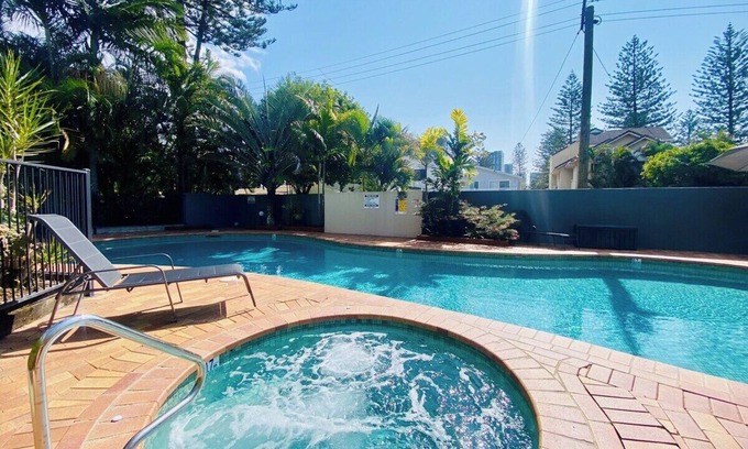 Mermaid Beach Apartment | Mermaid Beach 2BR Heated Pool