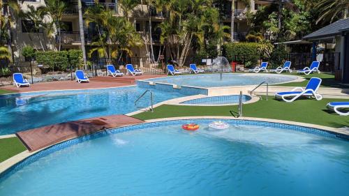 Mermaid Beach Apartment | Oceanfront Mermaid Beach Apartment with Pool & Spa Access