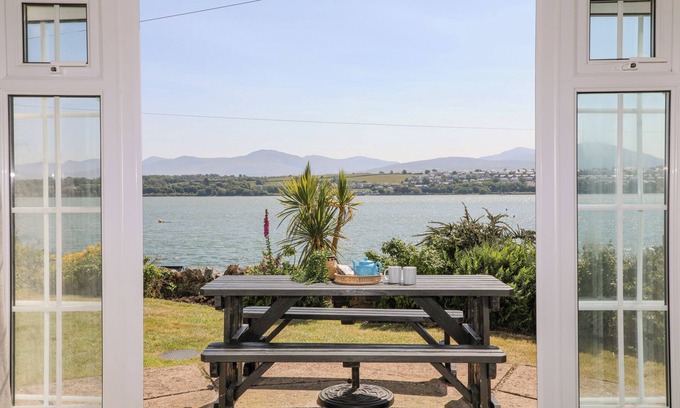 Llanfairpwllgwyngyll Cottage | Family-Friendly Mermaid Cottage with Oceanfront Garden Retreat