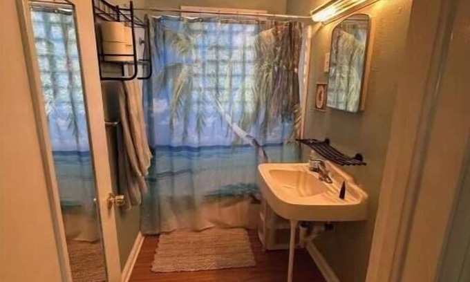 Sarasota House | "Mermaid Hideout" Sarasota Nature Home + Bungalow