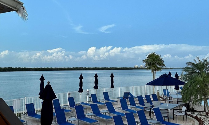 Fort Myers Beach Resort | Experience Mermaid Oasis: Ocean Views & Relaxing Hot Tub