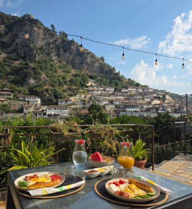 Berat House | Perfect MEROLI Guesthouse: Pet and Child Friendly Retreat