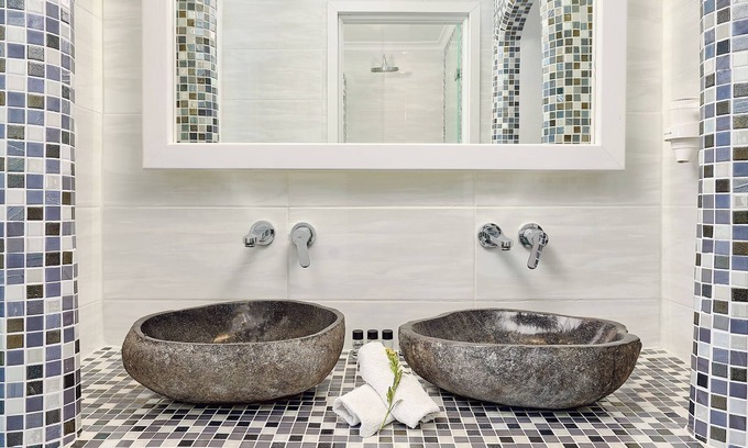 Imerovigli Hotel | Merovigliosso Deluxe Apartment with Spa and Sunset Views