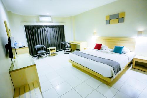 Pontianak Hotel | Budget-Friendly Stay at Merpati Hotel with Restaurant & Kids’ Area