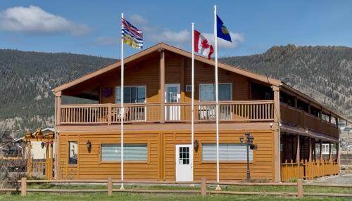 Merritt Hotel | Family-Friendly Merritt Lodge with Great Reviews