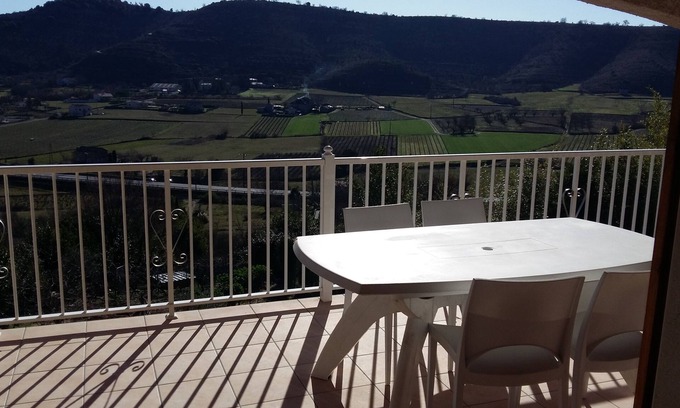Joyeuse House | Tranquil Retreat: Cozy House with Scenic Views and Pool