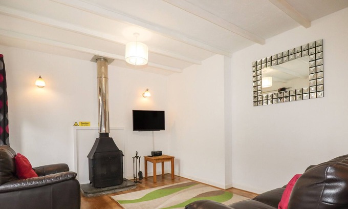 Saint Breward Cottage | Relax at Merrymeets Cottage: Pet-Friendly Retreat with Pool