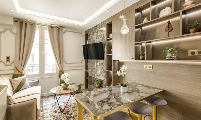 Jardin des plantes Apartment | Elegant 2 Bedroom Stay Near Notre Dame with Spa & Kitchen