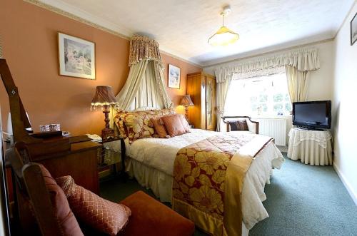 Taunton Hotel | Elegant Meryan House Hotel: 4-Star Getaway with Accessibility