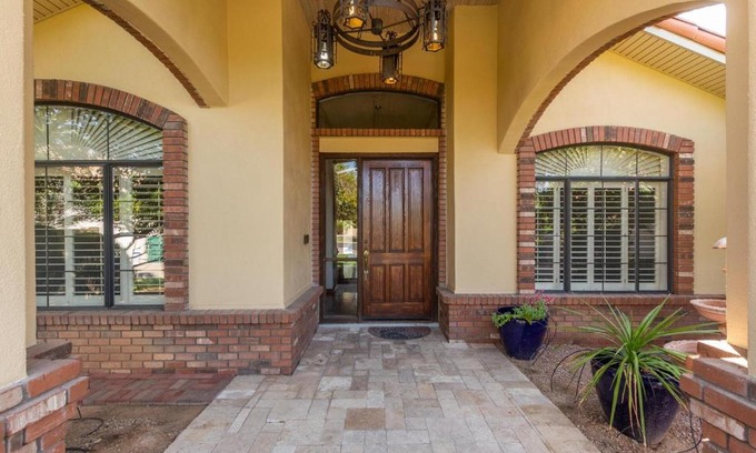 Mesa House | Experience Mesa Mansion: Pool, Hot Tub & 10/10 Reviews!