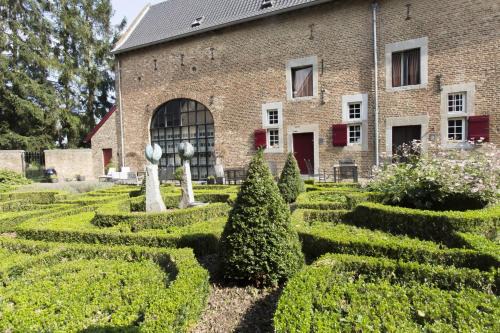 Mesch Apartment | Family-Friendly Stay at Meschermolen 13 with Great Amenities