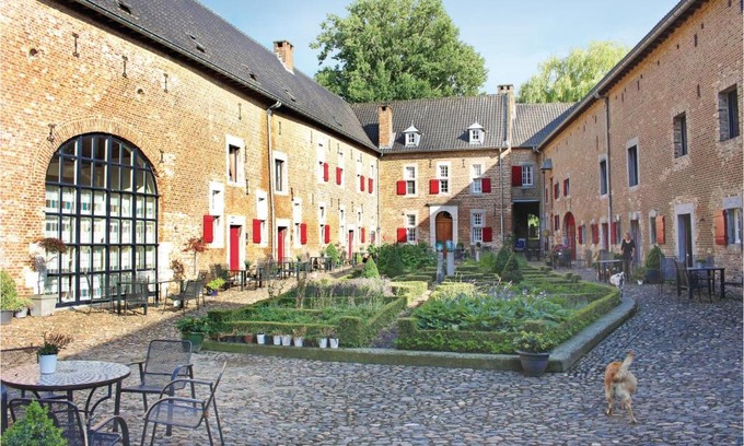 Mesch Apartment | Child-Friendly Retreat at Meschermolen - 10/10 Guest Rated