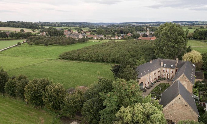 Mesch Bed & Breakfast | Unique Stay at Meschermolen: Experience Rustic Charm