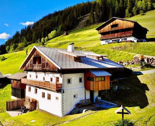 Heinfels Ski Chalet | Unforgettable Oceanfront Stay at MESH-Mittereggerschneiderhof