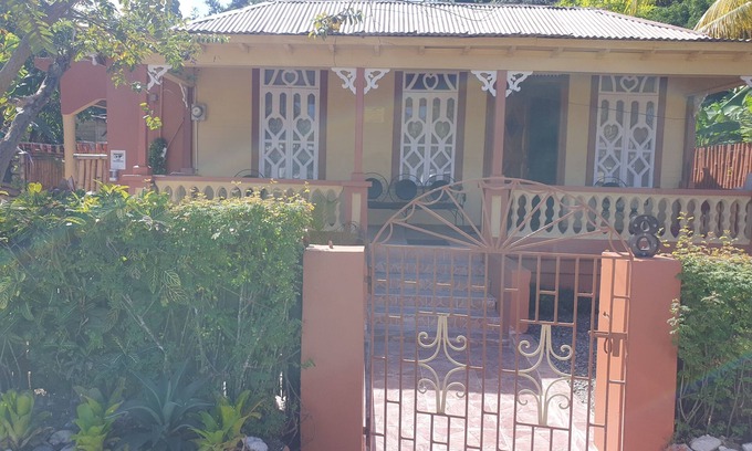 Port Antonio Hotel | Relax at Mesmerize Guest House with Spa & Breakfast