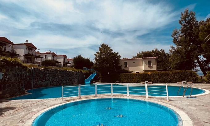 Ildır Koyu Apartment | Inviting Flat with Shared Pool & Breakfast in Cesme
