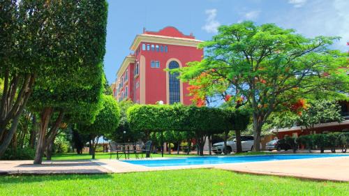 Zamora de Hidalgo Hotel | Elegant Meson del Valle: Oceanfront Bliss & Family-Friendly