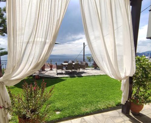 Afissos House | Mesonisi: Breathtaking Views of Pagasitikos Bay Await!