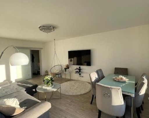 Moersenbroich Apartment | Elegant Düsseldorf: Your Gateway to Messe and Airport