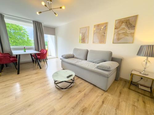 Mittelfeld Apartment | Comfortable Messe Apartment for 5 with Balcony & Elevator