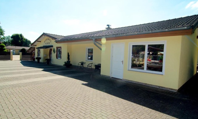 Hildesheim District House | Discover Messe-Hotel "Waldruhe" with Family-Friendly Amenities