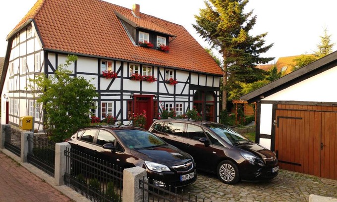 Region Hannover District House | Book Messezimmer Laatzen APO 1 - Rated 9.5, Breakfast Included