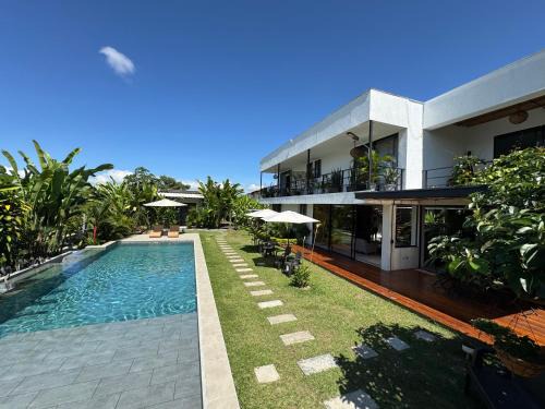 Quimbaya House | Family-Friendly Mestiza Hospedaje with Pool & Hot Tub