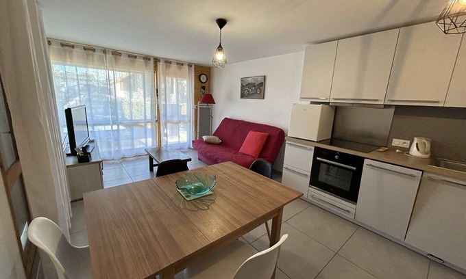 Metabief Apartment | Metabief: Renovated Apartment at the Foot of Pistes
