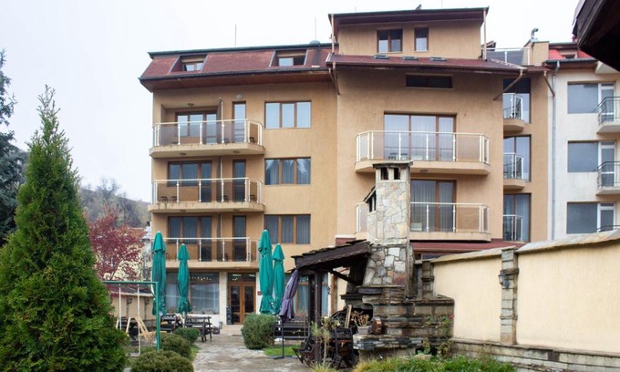 Chepelare Hotel | Family-Friendly Meteor Hotel with Hot Tub & Breakfast