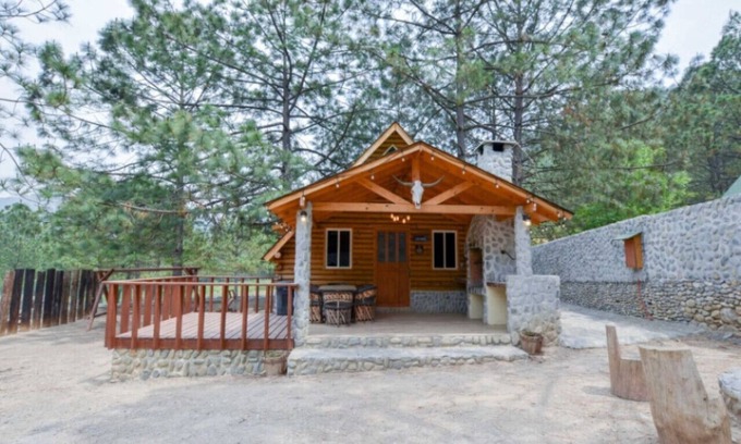 Santiago Cabin | Family-Friendly Meteorite Cabin for Memorable Adventures