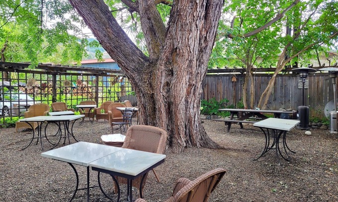 Twisp Cabin | Methow Valley Inn-5-bedroom option, Lovingly Restored&Beautifully Maintained!n