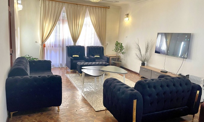 Bole House | Metro Deluxe Home: Ideal for Families and Pet Lovers!