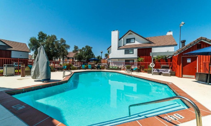 North Mountain Apartment | Modern Metro PHX Upstairs 2bd with Pool & Pet-Friendly Stay