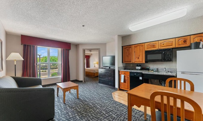 Central Scottsdale Apartment | Inviting Metro Scottsdale Apartments with Pool & Hot Tub