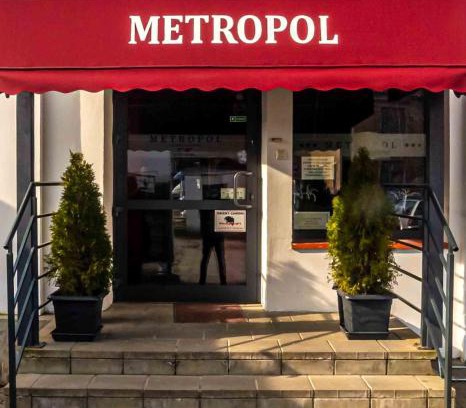 Lomza House | Pet-Friendly Retreat at Metropol with Great Guest Ratings