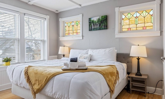 St. Louis Apartment | Metropolitan Retreat: 2BR Apartment with Great Amenities