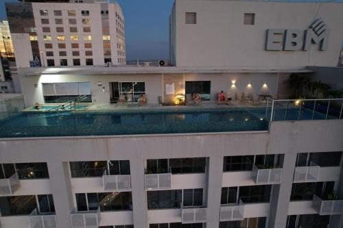 Goiania Apartment | Stylish Metropolitan Sidney: Pet-Friendly & Family Fun