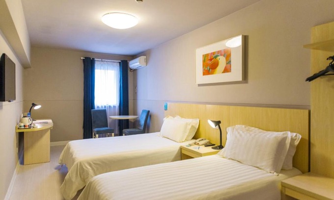 Jiujiang District Hotel | Convenient Stay at Metropolo, Wuhu near Railway Station