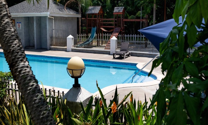 San Pedro Sula Hotel | Discover Metrotel Express: Pool, Spa & Family-Friendly Fun