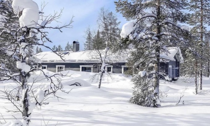 Saariselka House | Experience Metso-pirtti: Lake View & Spa Retreat Awaits!