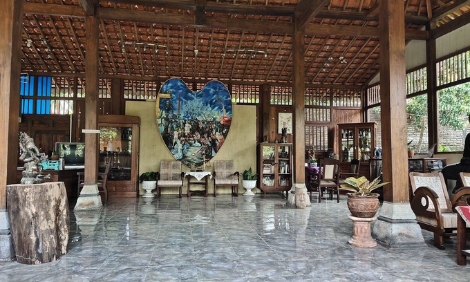 Mendut House | Artful Retreat at Mettaloka Guest House with Breakfast