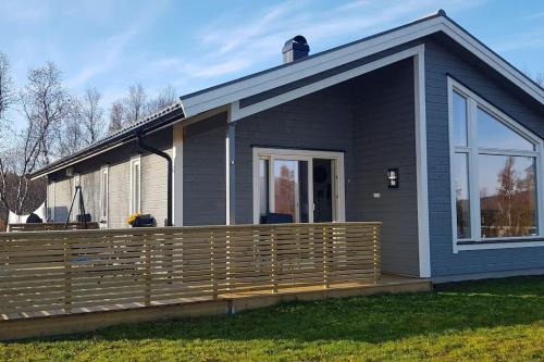 Lenvik House | Discover Mettes Holiday Home: Oceanfront Retreat, 9.8 Rated