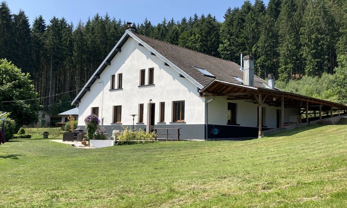 Anould House | Idyllic Farmhouse Retreat for 4 with Pool & Lake Views