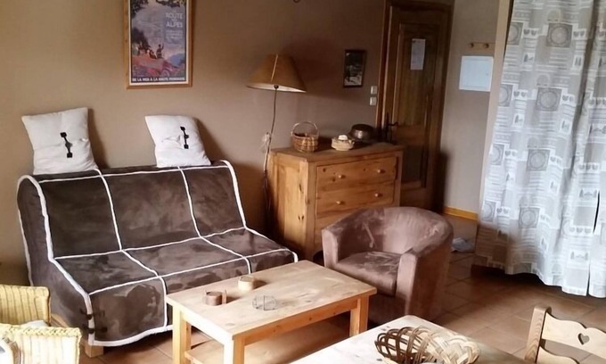 Gap Apartment | Cozy Studio Retreat at Meublé N°4 with Garden View