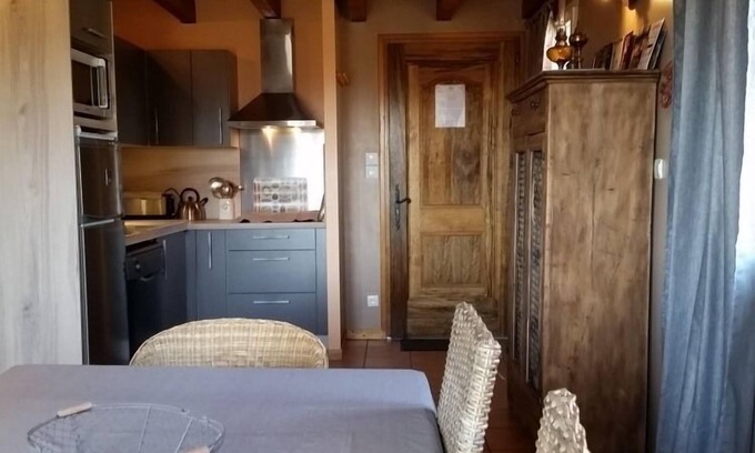 Gap Apartment | Meublé N°5 - Cozy Apartment with Garden View & Kitchen
