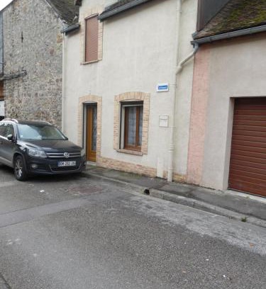Nogent-sur-Seine House | Budget-Friendly Stay at Meuble de la Tour - 8/10 Rated